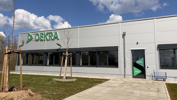 Studio im Dekra Batterie Test Center
