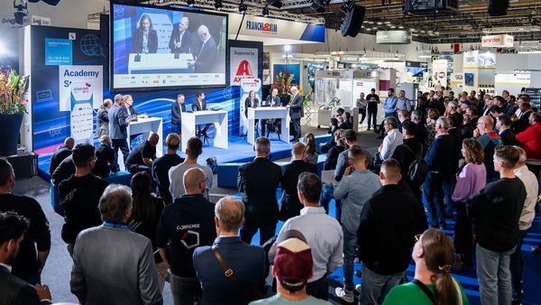 Schadentalk auf der Automechanika